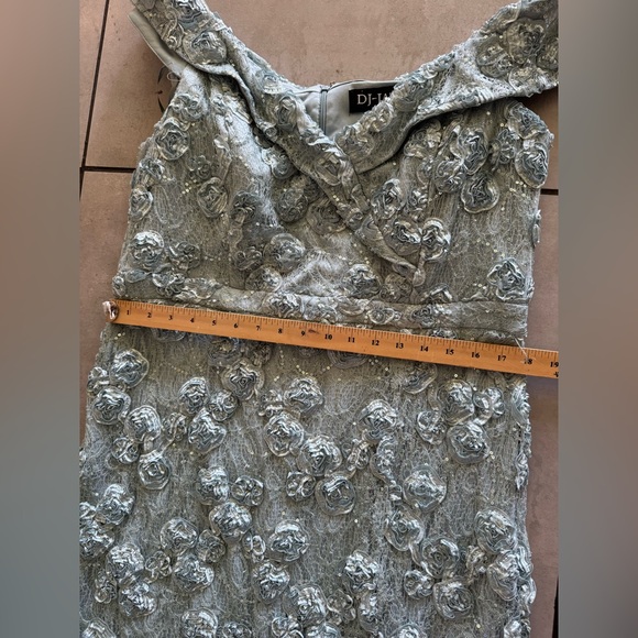 DJ-JAZ Off-Shoulder Lace Gown with Slit – Size 18 – Worn Once - Picture 10 of 15